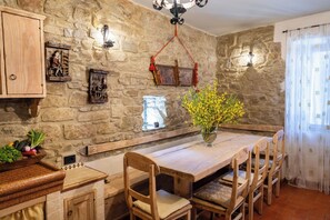 Dining - Wonderful  villa for 6 people with WIFI, pool, A/C, TV and panoramic view (Metelliano)