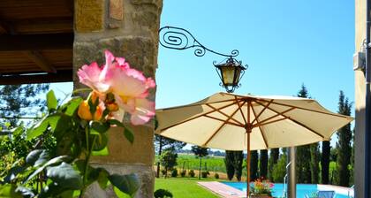 Yksityinen Huvila Yksityisellä Uima-altaalla, Wifi, TV, Terassi, Pesukone, Pys������köinti, L�����hellä Cortonaa