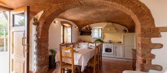 Villa indipendente con WIFI, piscina privata, A/C, patio, vista panoramica, vicino Montepulciano