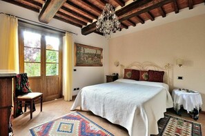 6 camere, ferro/asse da stiro, culla da viaggio, Wi-Fi gratuito