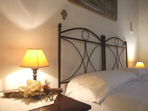 2 bedrooms, travel cot, free WiFi