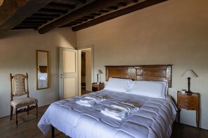 2 chambres, fer et planche à repasser, lit de bébé portatif