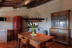 Dining - Nice apartment for 4 guests with A/C, WIFI, TV, terrace, pets allowed and panoramic view (Cortona)