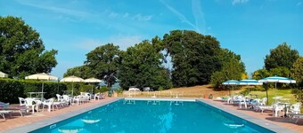 Cosy apartment for 10 guests with pool, WIFI, TV and pets allowed