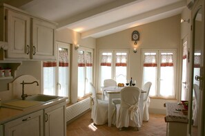 Dining - Beautiful private villa for 3 guests with A/C, WIFI, pool, TV and terrace (Cortona)