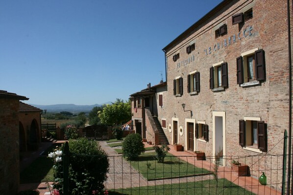 Exterior - Beautiful apartment for 4 people with WIFI, pool, TV and pets allowed (Cortona)