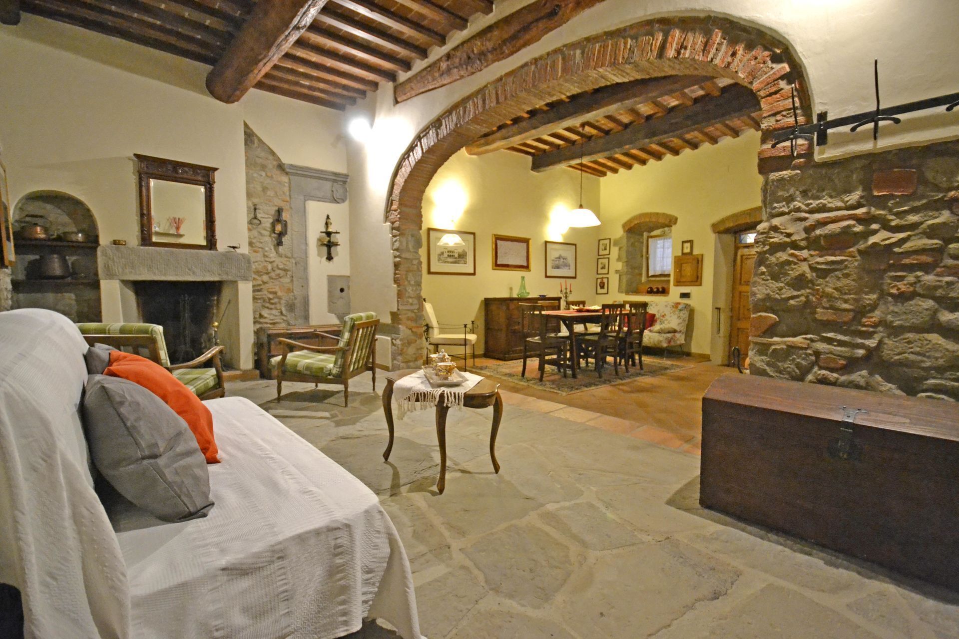 المنشأة من الداخل