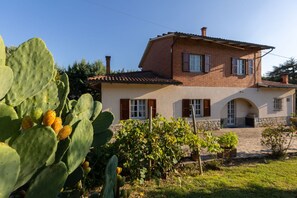 Exterior - Beautiful private villa with A/C, private pool, WIFI, TV, patio and pets allowed, close to Cortona (Il Passaggio)