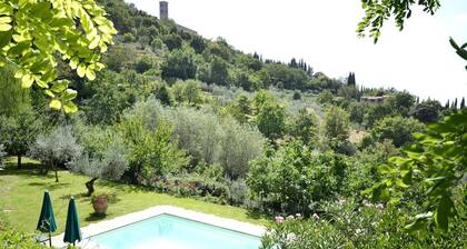 Schönes alleinstehendes Ferienhaus mit privatem Pool, W-LAN, TV, Innenhof und Panoramablick