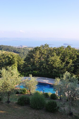 Beautiful private villa with WIFI, private pool, A/C, TV, terrace, panoramic view, close to Cortona