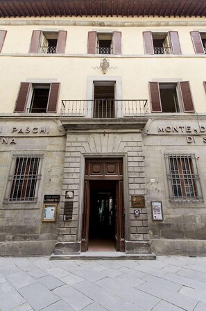 Exterior detail - Nice apartment for 2 people with WIFI, A/C, TV, pets allowed and panoramic view (Cortona)