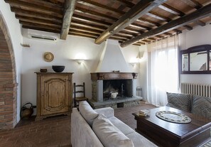 Fireplace, DVD player, stereo