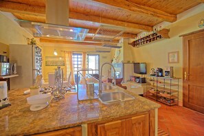 Réfrigérateur, four, plaque de cuisson, lave-vaisselle