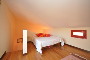 2 bedrooms, travel cot, free WiFi - Casa Laura - House with private pool (Montecchio)