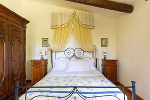 6 bedrooms, travel cot, free WiFi - Villa Reale - Holiday Villa Rental with swimming pool in Assisi, Umbria (Assisi)
