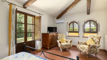 6 camere, culla da viaggio, Wi-Fi gratuito