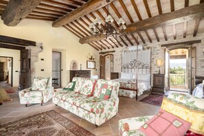 3 bedrooms, iron/ironing board, travel cot, free WiFi