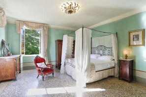 10 chambres, fer et planche à repasser, lit parapluie, Wi-Fi gratuit