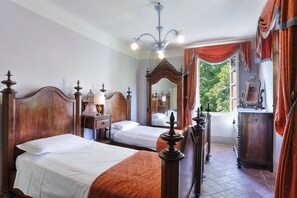 10 bedrooms, iron/ironing board, travel cot, free WiFi