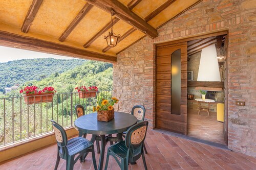 Country House / Farm House in Mastiano with 2 bedrooms sleeps 4