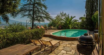Villa in San Concordio Di Moriano with 6 bedrooms sleeps 14