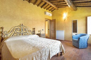 6 Schlafzimmer, Bügeleisen/Bügelbrett, Reisekinderbett, kostenloses WLAN