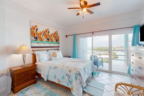 1 bedroom, iron/ironing board, internet, bed sheets - Seaside Waterfront Condo w/ Ocean View, Pool, Central AC & WiFi - Dogs OK (San Pedro)