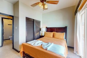 2 bedrooms, iron/ironing board, Internet, bed sheets - Tranquil lakefront condo with ocean views, shared pool, central AC & free WiFi! (San Pedro)