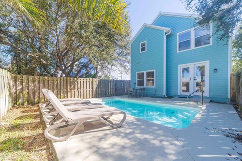 100 Steps to Beach ~ HEATED POOL ~ 2 King Beds!