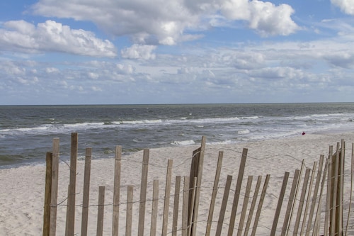 100 Steps to Beach ~ HEATED POOL ~ 2 King Beds!
