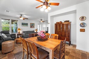 Dining - 🏖️Peaceful and Private | Pool | Ocean Views! (Kailua Kona)