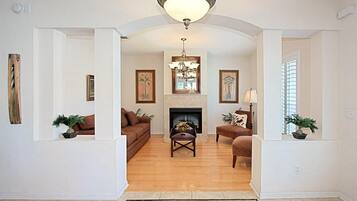 Télévision, cheminée