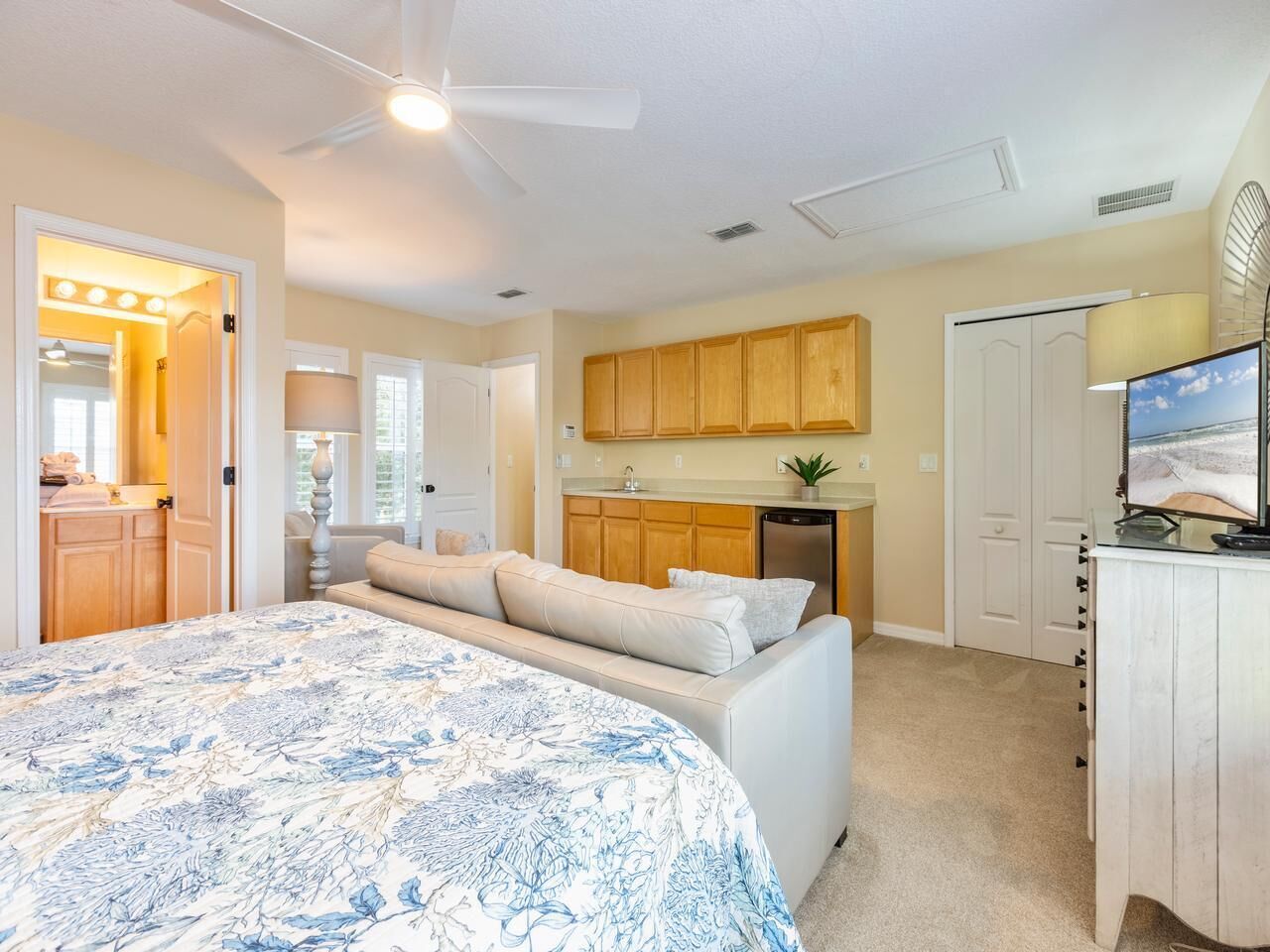 4 slaapkamers, een strijkplank/strijkijzer, wifi, beddengoed