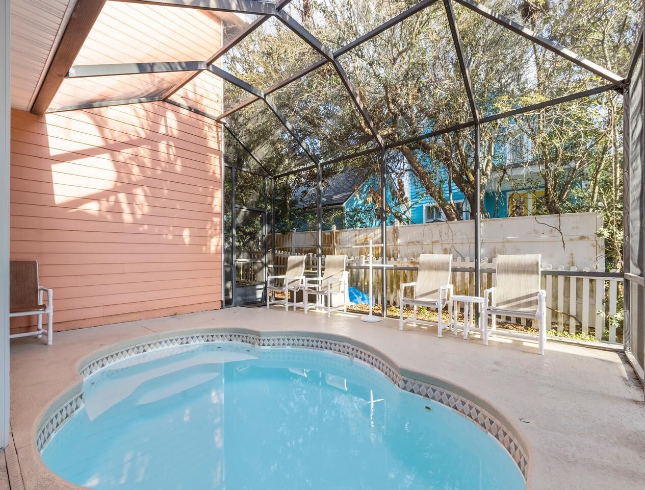 Een verwarmd zwembad