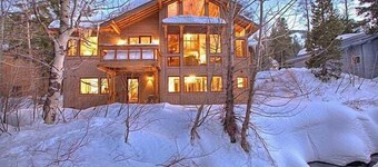 Creek Side- 4 Primary Suites, Hot Tub, Shuttle to Slopes, Pet Friendly