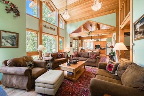 Creek Side at Alpine - 4 Primary Suites, Hot Tub, Shuttle to Slopes, Dog OK