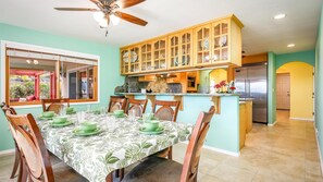 Dining - 🏖️Kona Private Home w/ A/C, Pool & Rooftop Ocean Views (Kailua Kona)