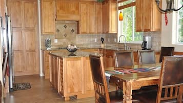 Refrigerador, horno, lavavajillas, cafetera/tetera