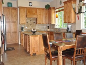 Fridge, oven, dishwasher, coffee/tea maker