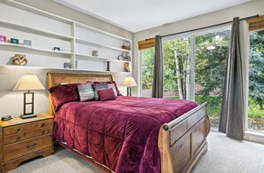 2nd Bedroom - Queen and TV (Main Floor)