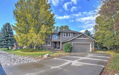 Home in Dalton Ranch - Central AC/Outdoor space - 2 Living Spaces