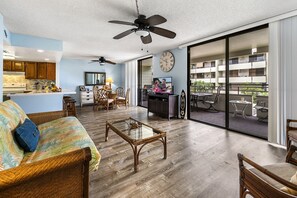 TV, books - 🏖️Condo with Central AC | Ocean View | Concierge | Near Magic Sands Beach (Kailua Kona)