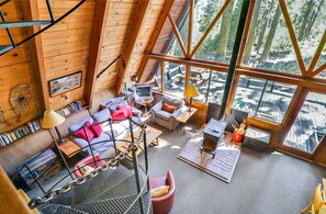 TV, DVD player, books - Alpine Meadows Cabin in the Woods (Alpine Meadows)