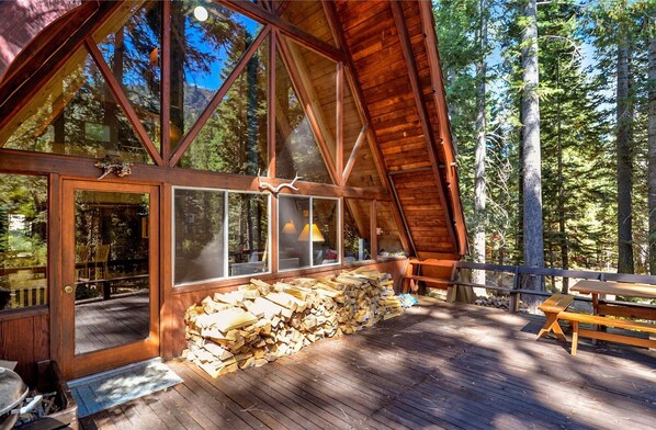 Terrace/patio - Alpine Meadows Cabin in the Woods (Alpine Meadows)