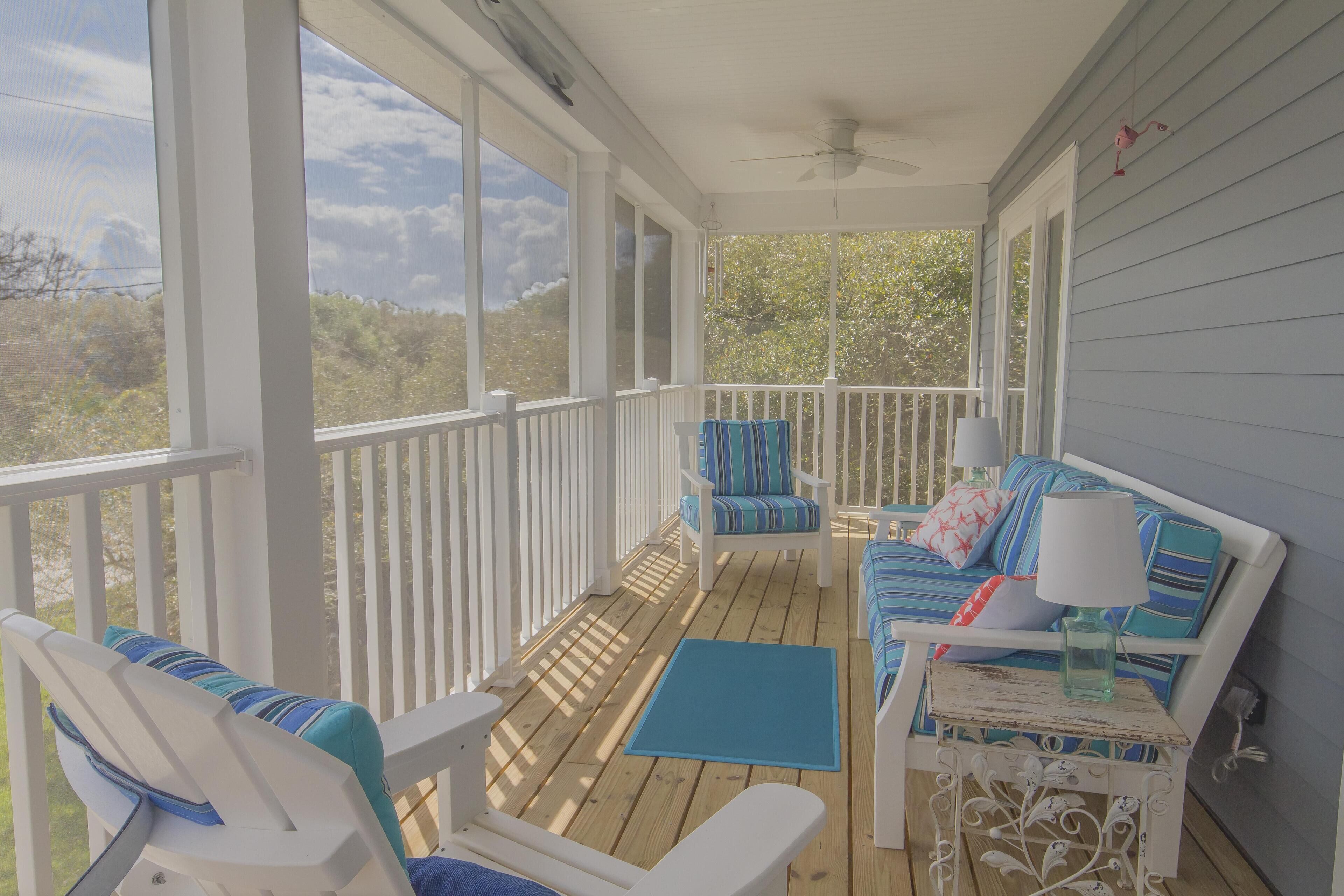 Télévision, cheminée, lecteur de DVD, chaîne hi-fi