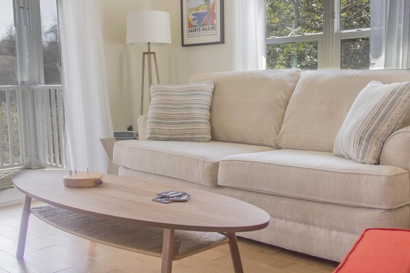 TV, fireplace, DVD player, stereo