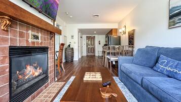 Smart TV, fireplace, foosball, table tennis