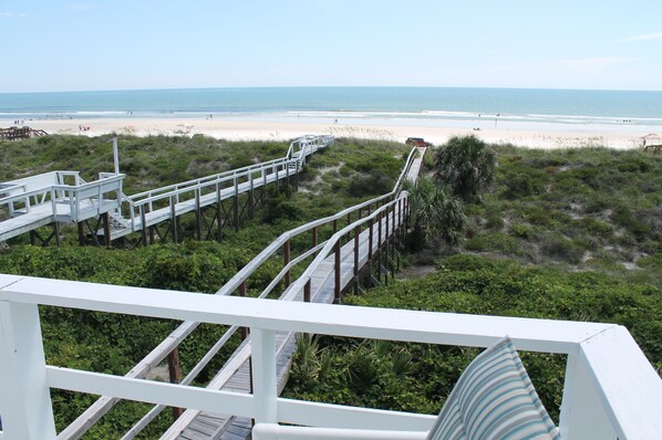 On the beach - Dune Heights, Ocean Front, Sleeps 10, 4 Bedroom, WiFi, Flat Screens (St Augustine)