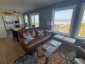 TV - Dune Heights, Ocean Front, Sleeps 10, 4 Bedroom, WiFi, Flat Screens (St Augustine)