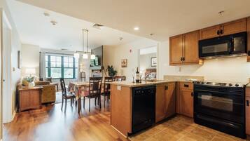 冰箱、微波炉、烤箱、炉灶